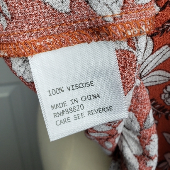 Cynthia Rowley V Neck Top M Ruffles Ditzy Floral Flutter Sleeves Viscose Prairie - Picture 8 of 10